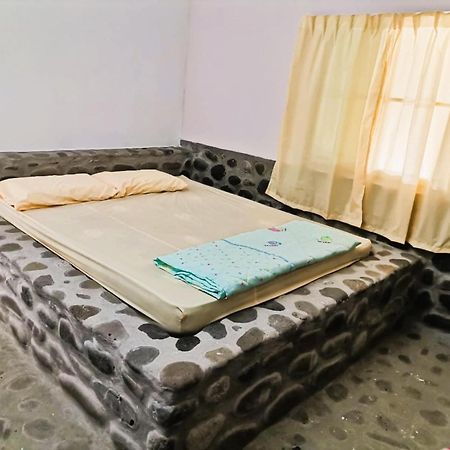 Oyo Home 90491 Flinstone Lodge コタキナバル エクステリア 写真