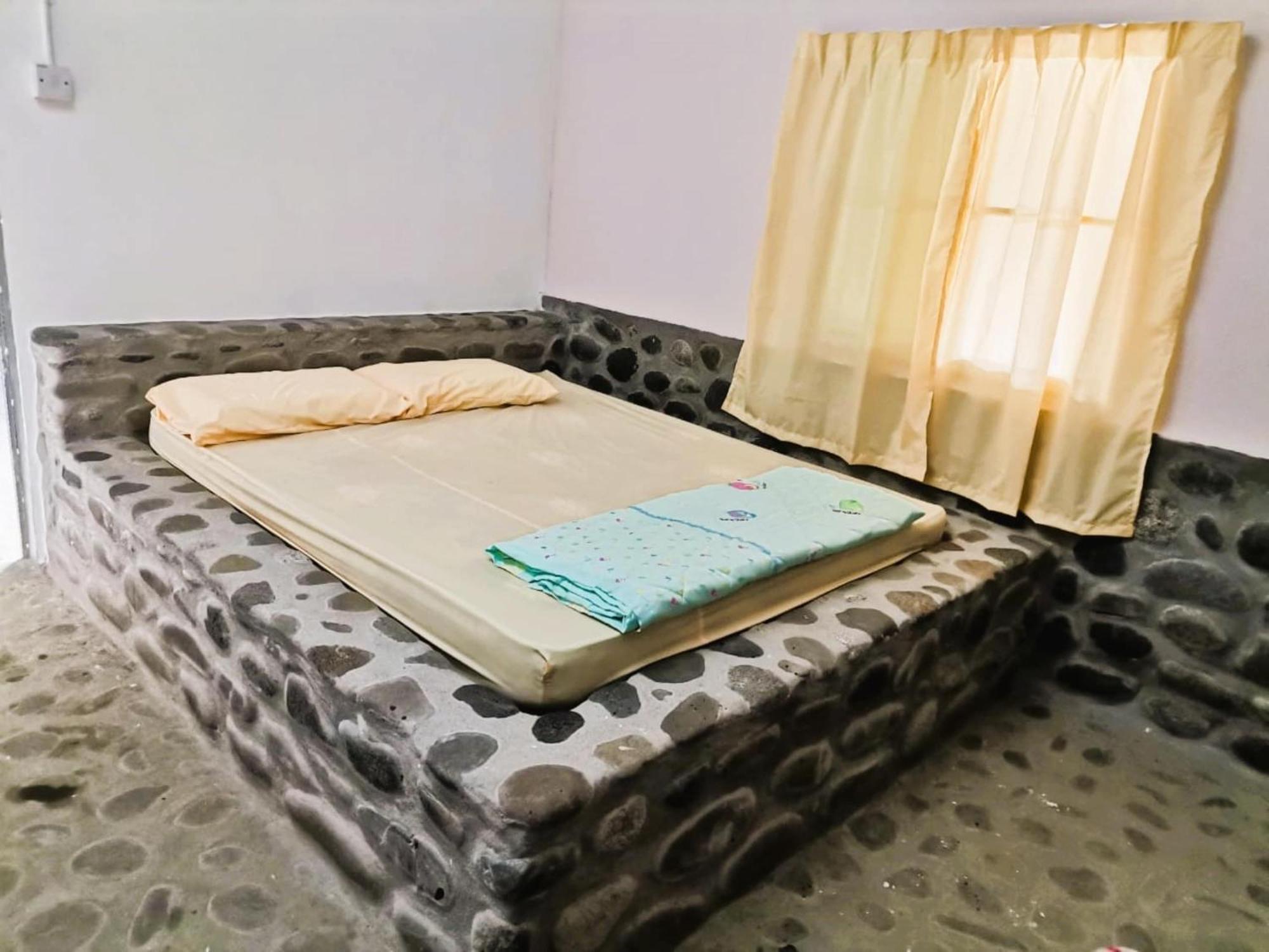 Oyo Home 90491 Flinstone Lodge コタキナバル エクステリア 写真