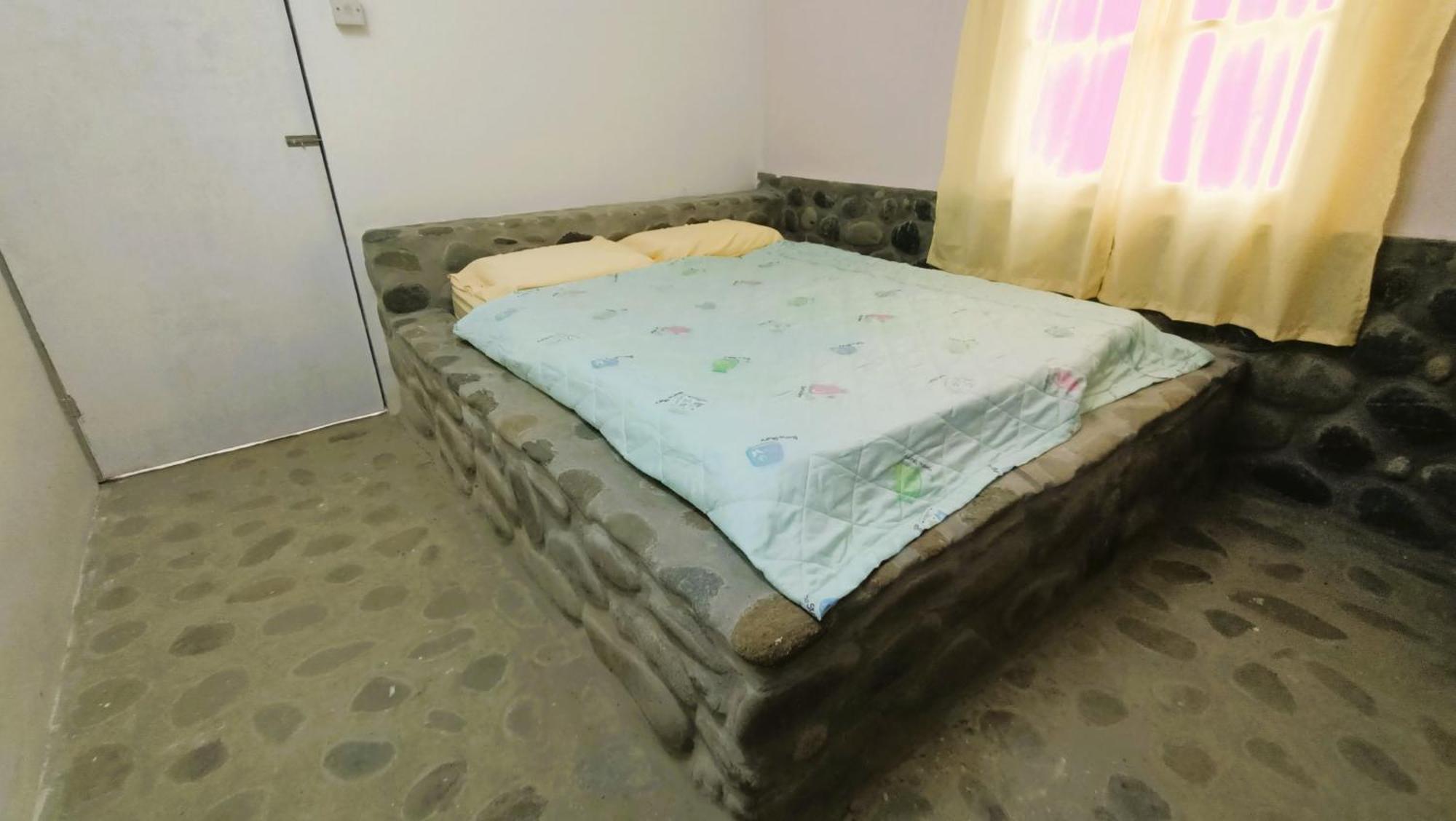 Oyo Home 90491 Flinstone Lodge コタキナバル エクステリア 写真